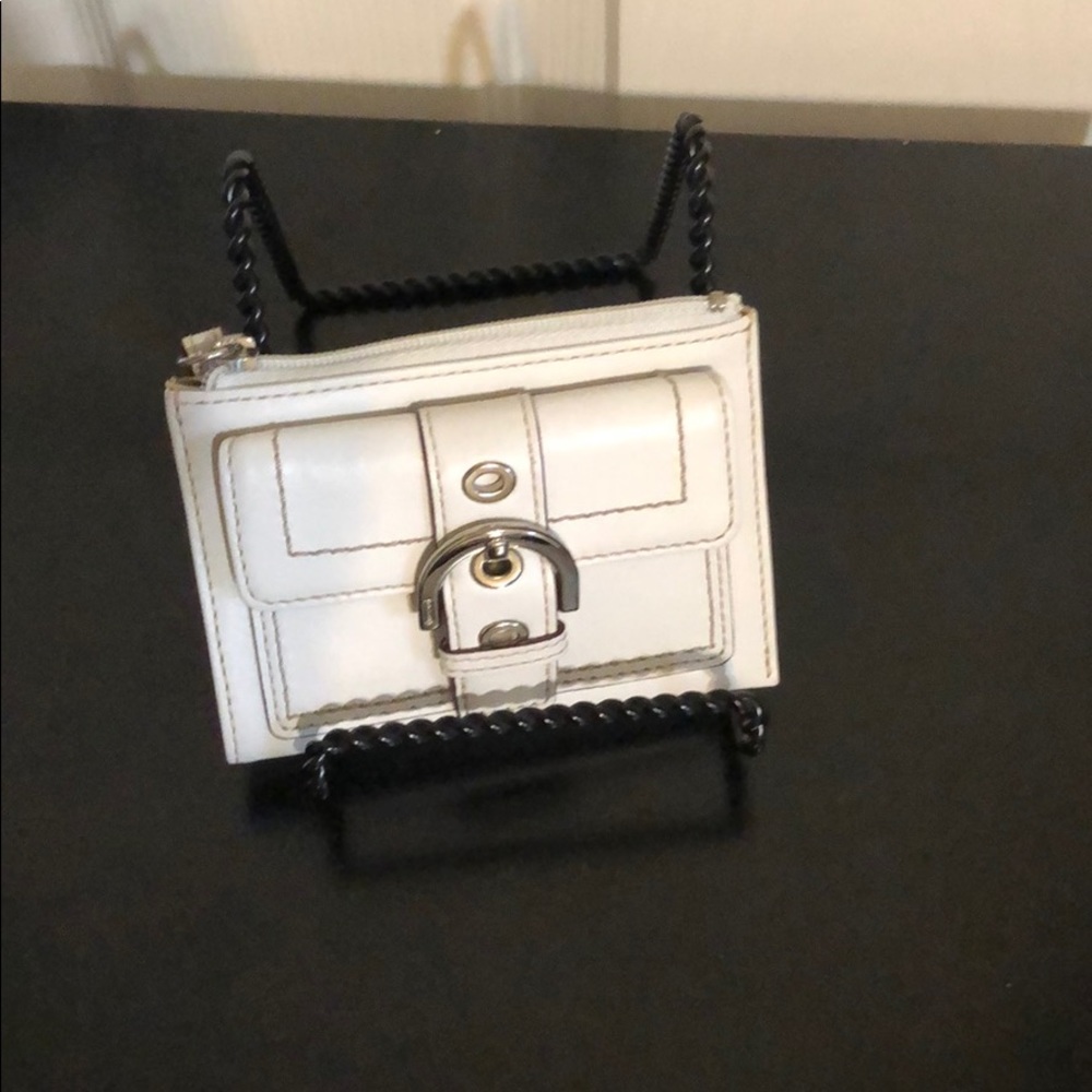 Coin purse with key attachment.